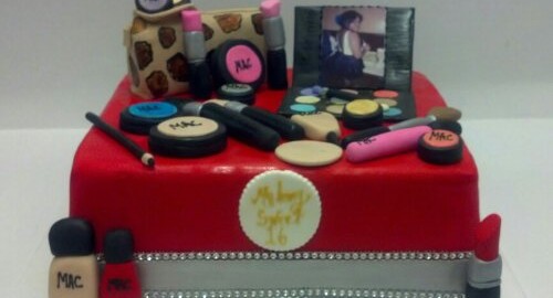 Sweet 16 Make Up And Lip Stick Cover Cake &#160;
